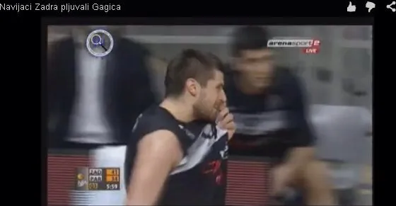 VIDEO: Navijač Zadra pljunuo Partizanovca Gagića, ovaj uzvratio?