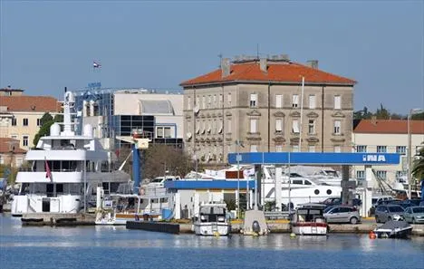 Izvukli ronioca koji je plutao ispred benzinske postaje