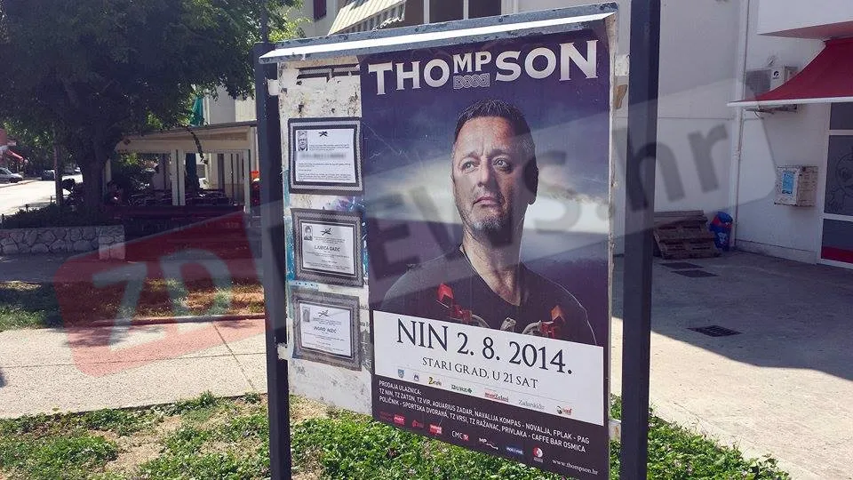 USRED ZADRA Thompsonovi plakati zalijepljeni preko osmrtnica
