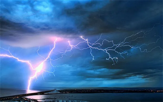 Zadranin ozlijeđen u stanu zbog – udara groma!