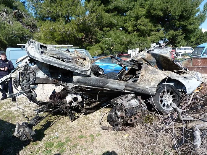 U zapaljenom Jaguaru pronađena karbonizirana osoba