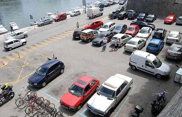 Obale i lučice još 6 mjeseci NE SMIJU naplaćivati parking na Obali kralja Tomislava