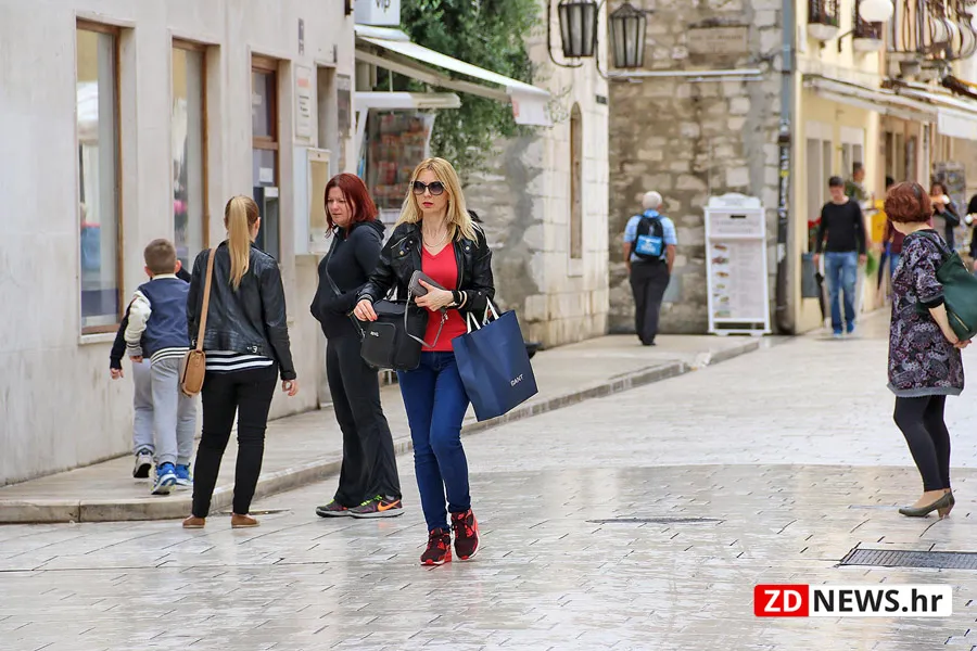 FOTOGALERIJA: Đir po kišnom Zadru…