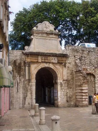 Uklanjanje crnika iznad Morskih vrata!