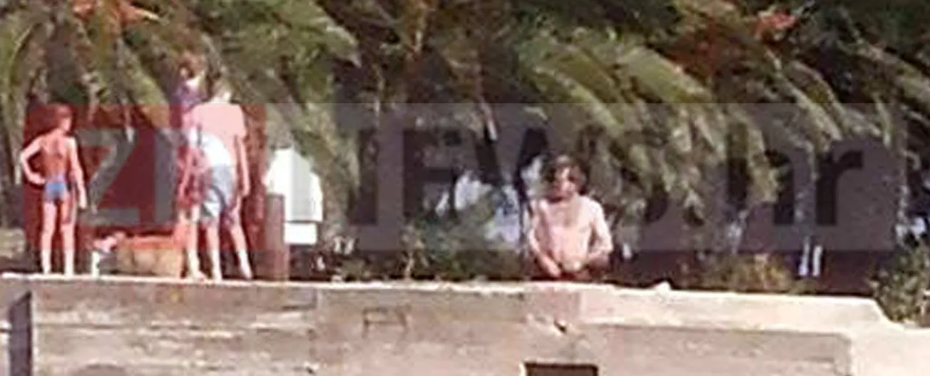 FOTO: Kalmeta s djecom bezbrižno uživa na kupanju u Preku!