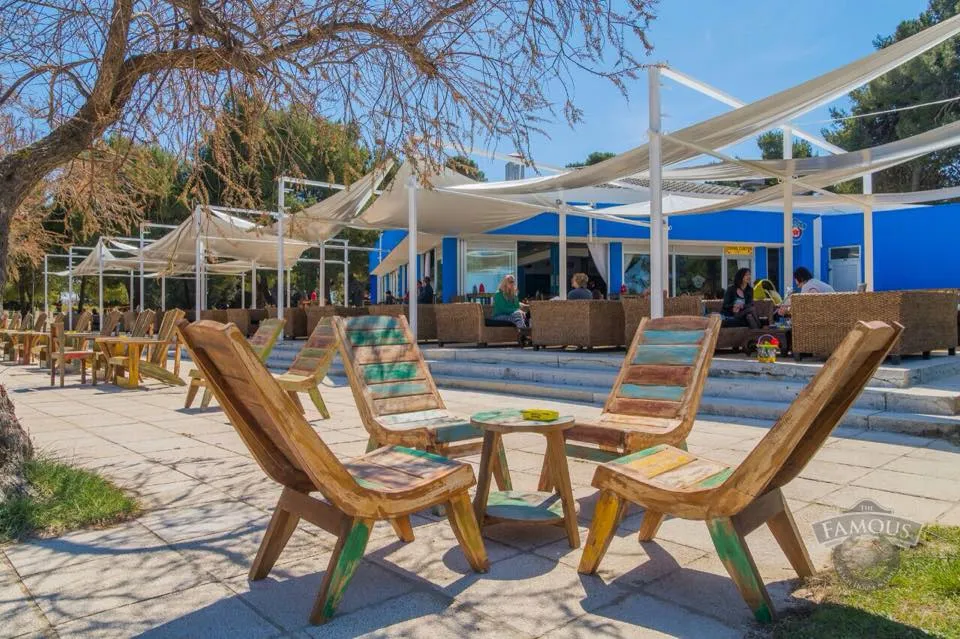 TRZAVICE NA BORIKU Da biste popili kavu u Famousu, morate platiti ulaznicu za cjelodnevno kupanje