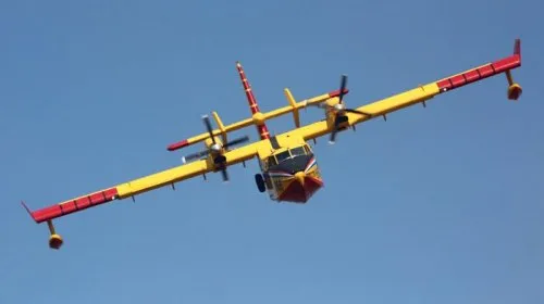 ZEMUNIČKI KANADERI U pola mjeseca 740 letova, izbacili 4.000 tona vode!