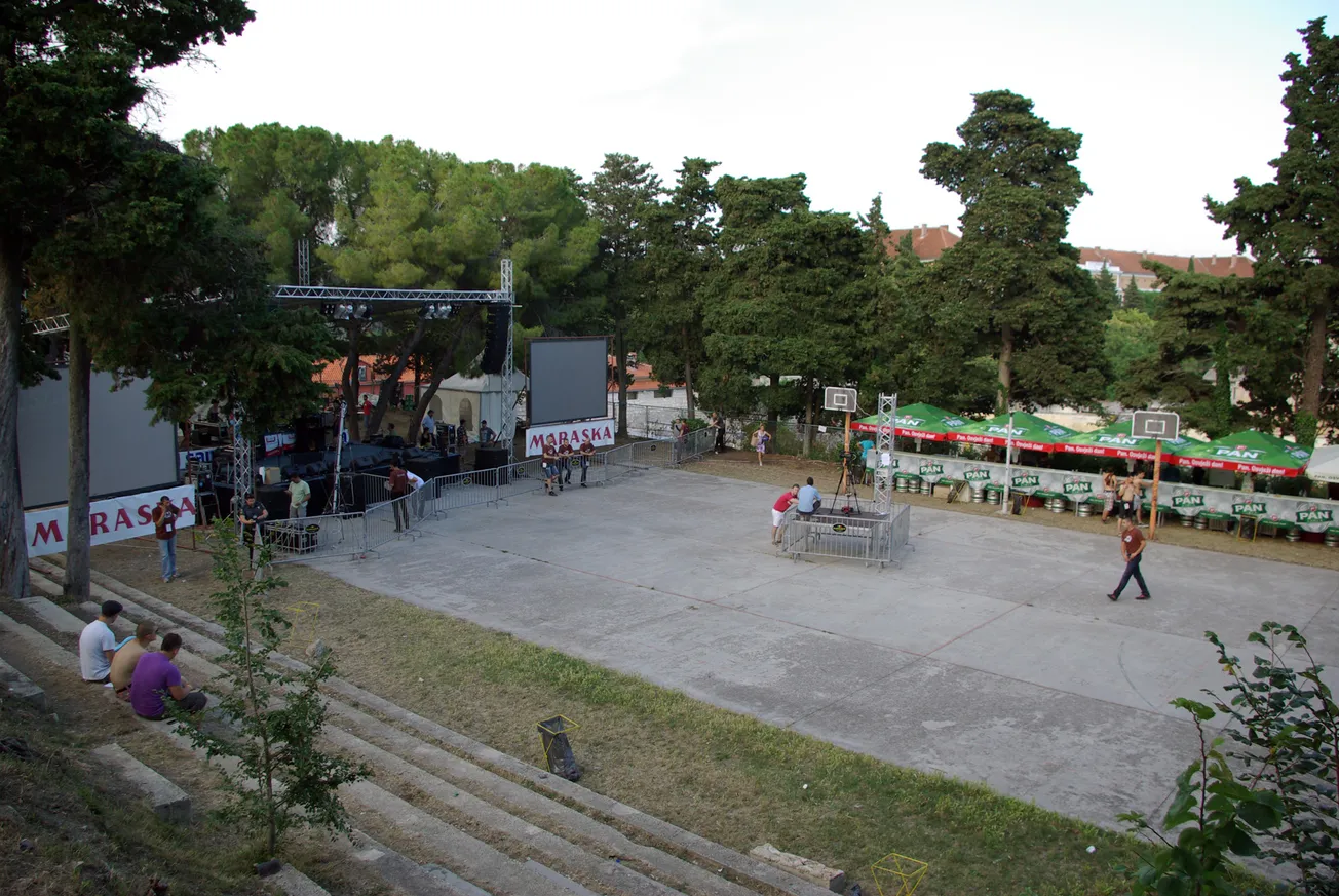 Na zapuštenom “Kapetanskom” niče ljetna pozornica