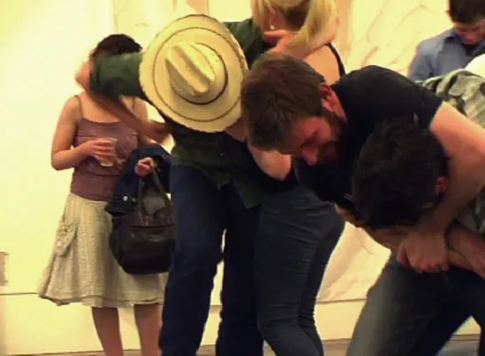 Masovna tučnjava muškaraca i žena, deset osoba privedeno