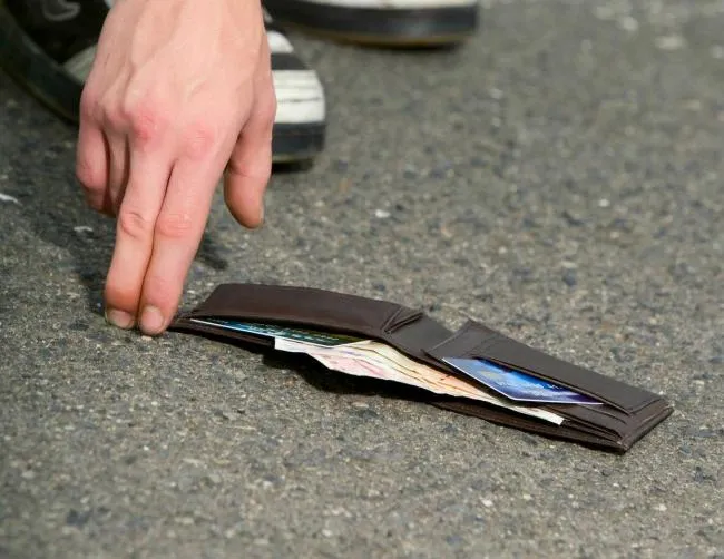 Zadarskom obrtniku turistkinje vratile novčanik, on ih časti ljetovanjem