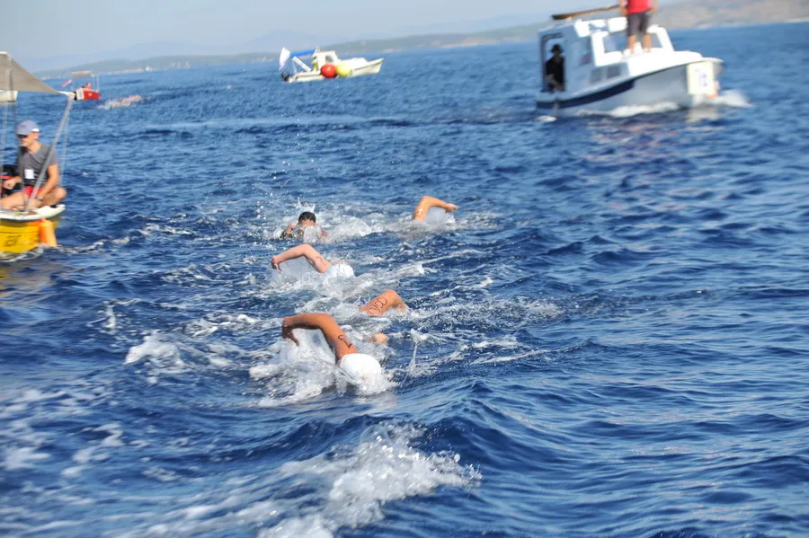 Adžić i Erceg uspješno isplivali prestižni Faros maraton