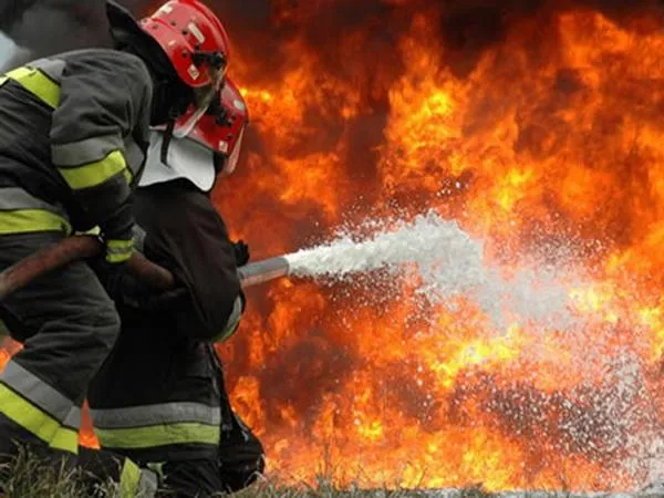 U potpunosti izgorio hangar bivše Lesnine