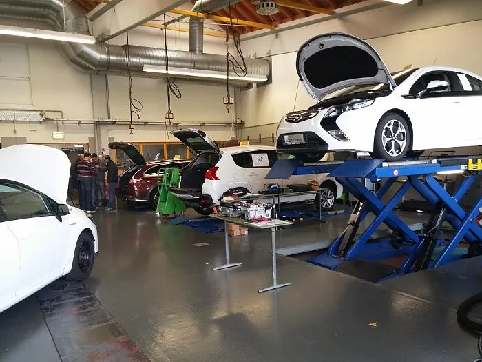 Strukovna škola dobila certifikat za rad s hibridnim vozilima