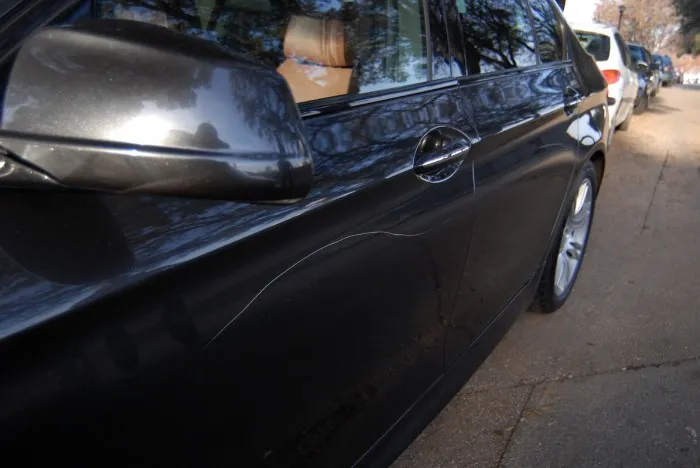 FOTO Tko i zašto oštećuje automobile parkirane na Muraju kod MAS-a?