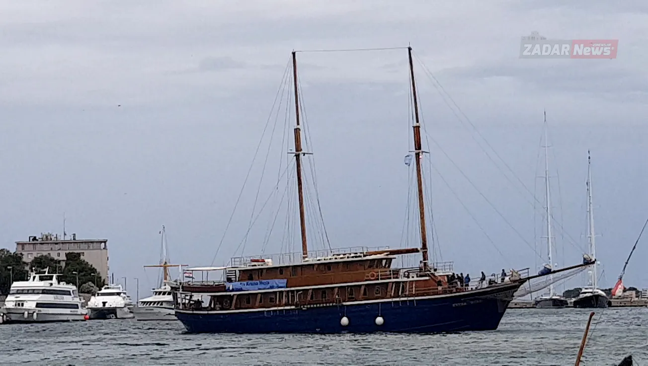 EKSKLUZIVNI VIDEO – Drama u zadarskoj luci: Jedrenjaku otkazale komande, izbjegnut pomorski incident